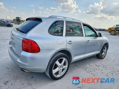 Trzecie zdjęcie samochodu z tyłu: 2005 PORSCHE CAYENNE VIN:WP1AA29P15LA22090 - miniatura
