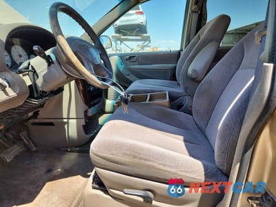 Zdjęcie 7 z 13 samochodu: 2001 CHRYSLER TOWN & COUNTRY LX VIN:2C4GP44371R280075 - miniatura