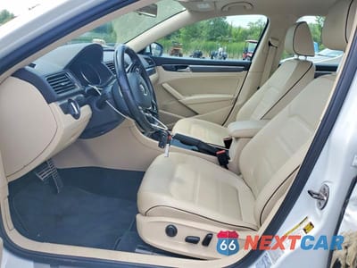 Zdjęcie 7 z 12 samochodu: 2017 VOLKSWAGEN PASSAT R-LINE VIN:1VWDT7A30HC044887 - miniatura