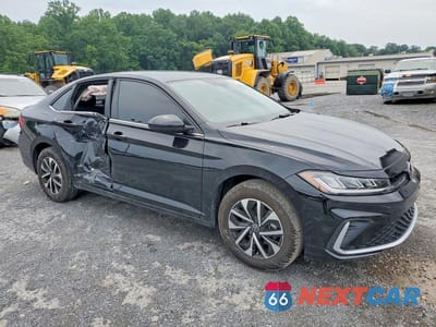 Czwarte zdjęcie samochodu z boku: 2025 VOLKSWAGEN JETTA S VIN:3VW5X7BU1SM033788 - miniatura