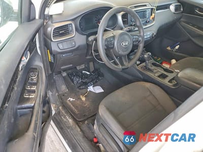 Zdjęcie 8 z 12 samochodu: 2016 KIA SORENTO LX VIN:5XYPG4A33GG017468 - miniatura