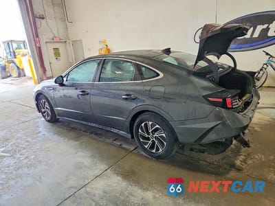 Drugie zdjęcie samochodu z przodu: 2026 HYUNDAI SONATA HYBRID BLUE VIN:KMHL24JJ9TA167778 - miniatura