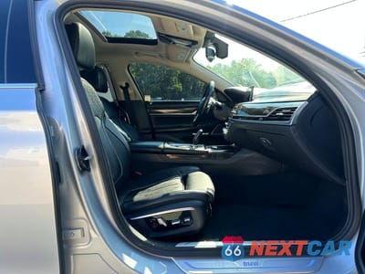 Zdjęcie 7 z 10 samochodu: 2016 BMW 750 XI VIN:WBA7F2C52GG418042 - miniatura
