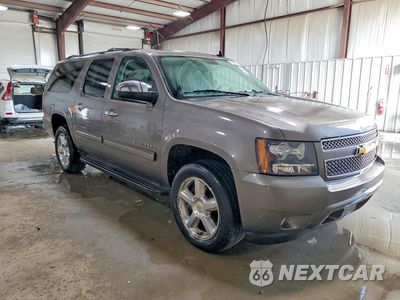 Czwarte zdjęcie samochodu z boku: 2012 CHEVROLET SUBURBAN K1500 LS VIN:1GNSKHE79CR236337 - miniatura