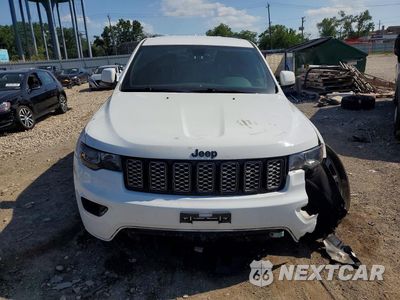 Piąte zdjęcie samochodu w środku: 2018 JEEP GRAND CHEROKEE LAREDO VIN:1C4RJFAG7JC332469 - miniatura