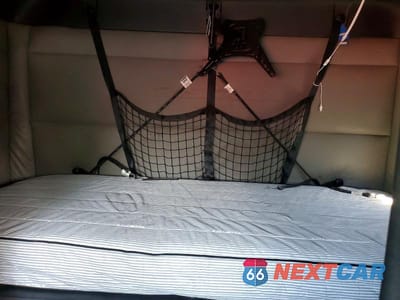 Zdjęcie 10 z 14 samochodu: 2018 FREIGHTLINER CASCADIA 126 SEMI TRUCK VIN:3AKJHHDRXJSJY3618 - miniatura