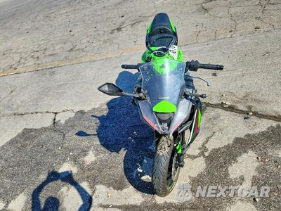 Piąte zdjęcie samochodu w środku: 2022 KAWASAKI EX650 N VIN:ML5EXEN18NDA73470 - miniatura