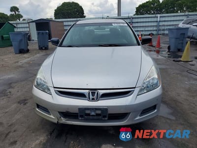 Piąte zdjęcie samochodu w środku: 2007 HONDA ACCORD VALUE VIN:1HGCM56197A217079 - miniatura