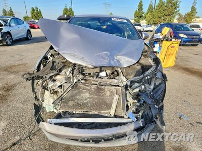 Piąte zdjęcie samochodu w środku: 2018 TOYOTA C-HR XLE VIN:NMTKHMBX5JR000592 - miniatura