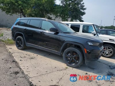 Czwarte zdjęcie samochodu z boku: 2024 JEEP GRAND CHEROKEE L LAREDO VIN:1C4RJKAG7R8614277 - miniatura