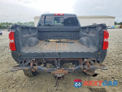 Zdjęcie 6 z 12 samochodu: 2017 GMC SIERRA K2500 SLT VIN:1GT12TEG5HF128670 - miniatura