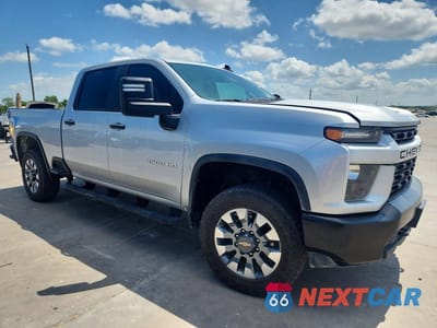 Czwarte zdjęcie samochodu z boku: 2023 CHEVROLET SILVERADO K2500 CUSTOM VIN:2GC4YMEY1P1727436 - miniatura