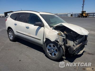 Czwarte zdjęcie samochodu z boku: 2012 CHEVROLET TRAVERSE LS VIN:1GNKRFED7CJ376410 - miniatura