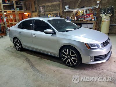 Czwarte zdjęcie samochodu z boku: 2014 VOLKSWAGEN JETTA GLI VIN:3VW5T7AJ6EM360890 - miniatura