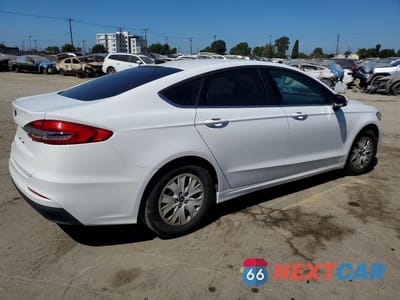 Trzecie zdjęcie samochodu z tyłu: 2019 FORD FUSION S VIN:3FA6P0G75KR108521 - miniatura