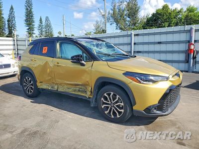 Czwarte zdjęcie samochodu z boku: 2024 TOYOTA COROLLA CROSS HYBRID SE VIN:7MUFBABG0RV022410 - miniatura