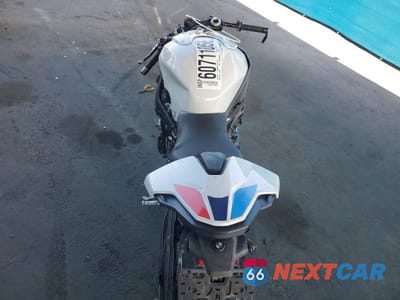 Zdjęcie 6 z 9 samochodu: 2023 BMW S 1000 RR VIN:WB10E6303P6G99826 - miniatura