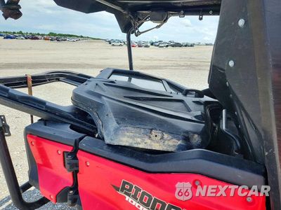 Zdjęcie 6 z 10 samochodu: 2016 HONDA SXS1000 M5 VIN:1HFVE0427G4000475 - miniatura