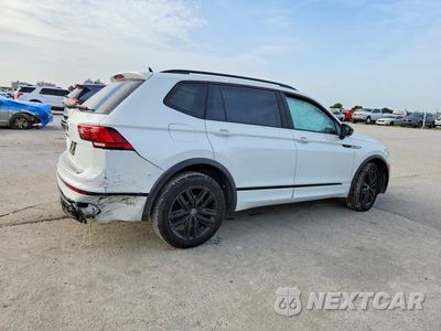 Trzecie zdjęcie samochodu z tyłu: 2022 VOLKSWAGEN TIGUAN SE R-LINE BLACK VIN:3VVCB7AX3NM088057 - miniatura