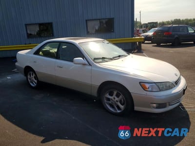 Czwarte zdjęcie samochodu z boku: 2001 LEXUS ES 300 VIN:JT8BF28GX10329051 - miniatura