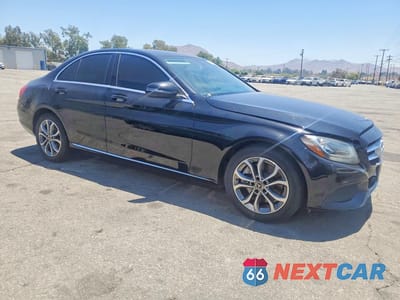 Czwarte zdjęcie samochodu z boku: 2017 MERCEDES-BENZ C 300 VIN:55SWF4JB0HU233940 - miniatura
