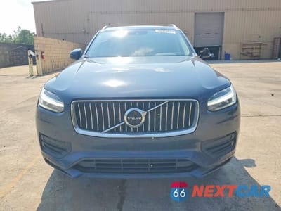 Piąte zdjęcie samochodu w środku: 2022 VOLVO XC90 T5 MOMENTUM VIN:YV4102PK9N1836704 - miniatura