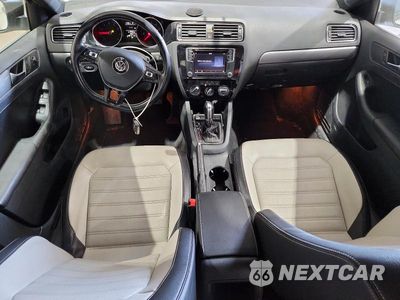 Zdjęcie 8 z 12 samochodu: 2016 VOLKSWAGEN JETTA SPORT VIN:3VWD17AJ8GM268104 - miniatura