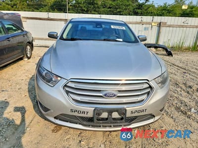 Piąte zdjęcie samochodu w środku: 2018 FORD TAURUS LIMITED VIN:1FAHP2F82JG130433 - miniatura