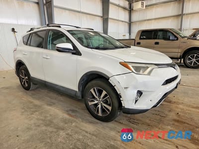 Czwarte zdjęcie samochodu z boku: 2018 TOYOTA RAV4 XLE VIN:2T3RFREV6JW721242 - miniatura