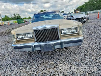 Piąte zdjęcie samochodu w środku: 1989 LINCOLN TOWN CAR SIGNATURE VIN:1LNBM82F8KY699780 - miniatura
