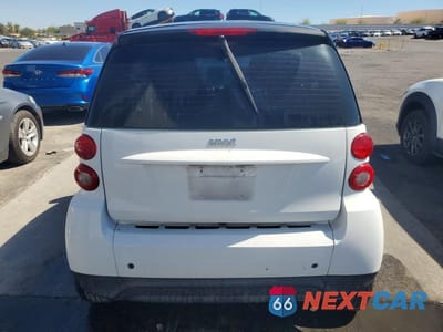 Zdjęcie 6 z 12 samochodu: 2015 SMART FORTWO PURE VIN:WMEEJ3BA4FK806013 - miniatura