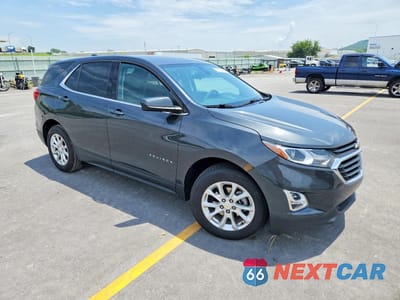 Czwarte zdjęcie samochodu z boku: 2020 CHEVROLET EQUINOX LT VIN:2GNAXJEV4L6241119 - miniatura