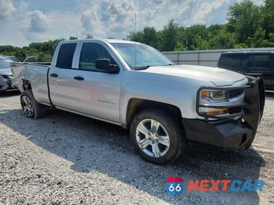 Czwarte zdjęcie samochodu z boku: 2019 CHEVROLET SILVERADO LD K1500 CUSTOM VIN:2GCVKMEC4K1240542 - miniatura