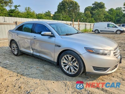 Czwarte zdjęcie samochodu z boku: 2018 FORD TAURUS LIMITED VIN:1FAHP2F82JG130433 - miniatura
