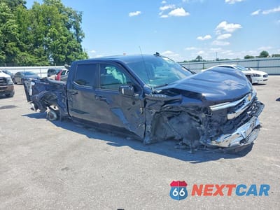 Czwarte zdjęcie samochodu z boku: 2023 CHEVROLET SILVERADO K1500 LT VIN:1GCUDDED1PZ299903 - miniatura