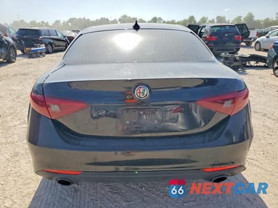 Zdjęcie 6 z 12 samochodu: 2020 ALFA ROMEO GIULIA VIN:ZARFAMAN2L7636641 - miniatura
