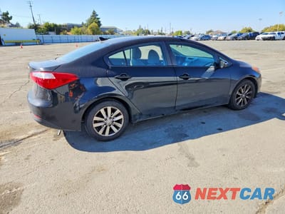 Trzecie zdjęcie samochodu z tyłu: 2016 KIA FORTE LX VIN:KNAFX4A63G5463812 - miniatura