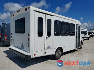 Trzecie zdjęcie samochodu z tyłu: 2021 FORD ECONOLINE E350 SUPER DUTY CUTAWAY VAN VIN:1FDEE3FN2MDC10721 - miniatura
