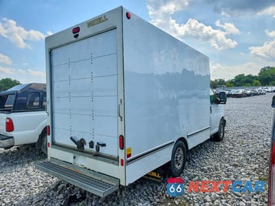 Trzecie zdjęcie samochodu z tyłu: 2021 GMC SAVANA DELIVERY TRUCK VIN:7GZ07RF71MN002307 - miniatura