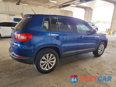 Trzecie zdjęcie samochodu z tyłu: 2010 VOLKSWAGEN TIGUAN S VIN:WVGAV7AX0AW002741 - miniatura