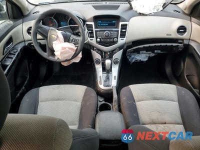 Zdjęcie 8 z 12 samochodu: 2014 CHEVROLET CRUZE LS VIN:1G1PA5SG1E7176940 - miniatura