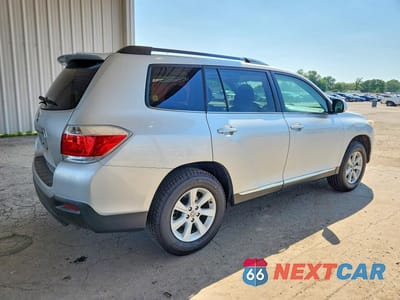 Trzecie zdjęcie samochodu z tyłu: 2013 TOYOTA HIGHLANDER SE VIN:5TDZK3EH7DS106384 - miniatura