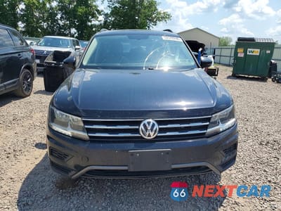 Piąte zdjęcie samochodu w środku: 2019 VOLKSWAGEN TIGUAN SE VIN:3VV2B7AX9KM126978 - miniatura