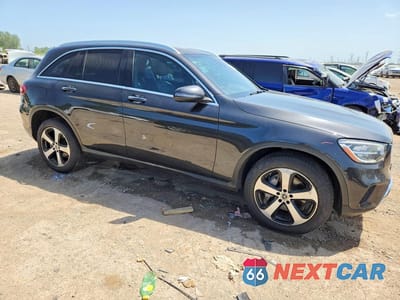 Czwarte zdjęcie samochodu z boku: 2020 MERCEDES-BENZ GLC 300 4MATIC VIN:WDC0G8EB4LF696457 - miniatura