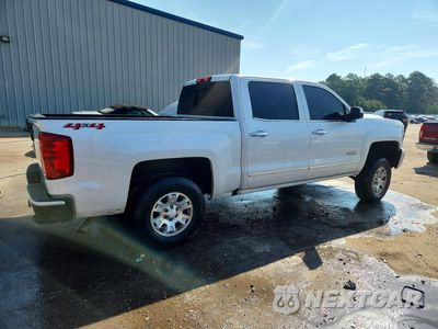 Piąte zdjęcie samochodu w środku: 2018 CHEVROLET SILVERADO K1500 HIGH COUNTRY VIN:3GCUKTEJ3JG220504 - miniatura