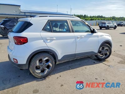 Trzecie zdjęcie samochodu z tyłu: 2021 HYUNDAI VENUE SEL VIN:KMHRC8A35MU093954 - miniatura