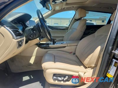 Zdjęcie 7 z 12 samochodu: 2019 BMW 740 I VIN:WBA7E2C58KB454438 - miniatura