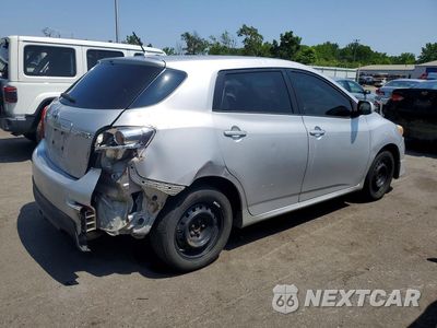 Trzecie zdjęcie samochodu z tyłu: 2010 TOYOTA MATRIX BASE VIN:2T1KU4EE6AC307527 - miniatura