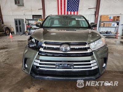 Piąte zdjęcie samochodu w środku: 2019 TOYOTA HIGHLANDER XLE VIN:5TDJZRFH7KS979592 - miniatura