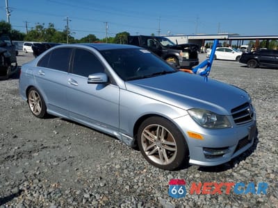 Czwarte zdjęcie samochodu z boku: 2014 MERCEDES-BENZ C 250 VIN:WDDGF4HB0EA948092 - miniatura
